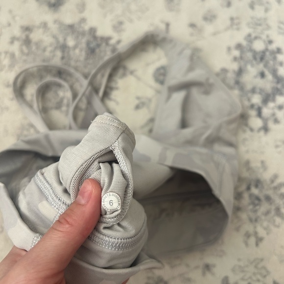 Lululemon Energy Bra Longline Size 6 - Picture 3 of 4